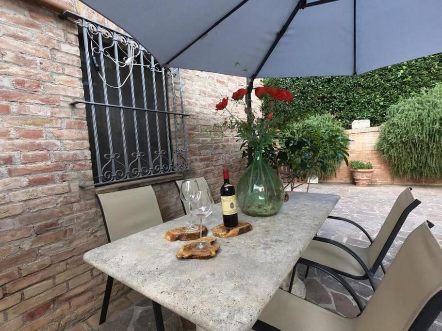 Casa Lazzaro Al Centro Di Siena Villa Bagian luar foto