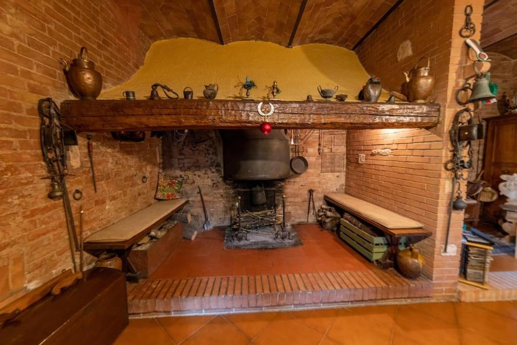 Casa Lazzaro Al Centro Di Siena Villa Bagian luar foto