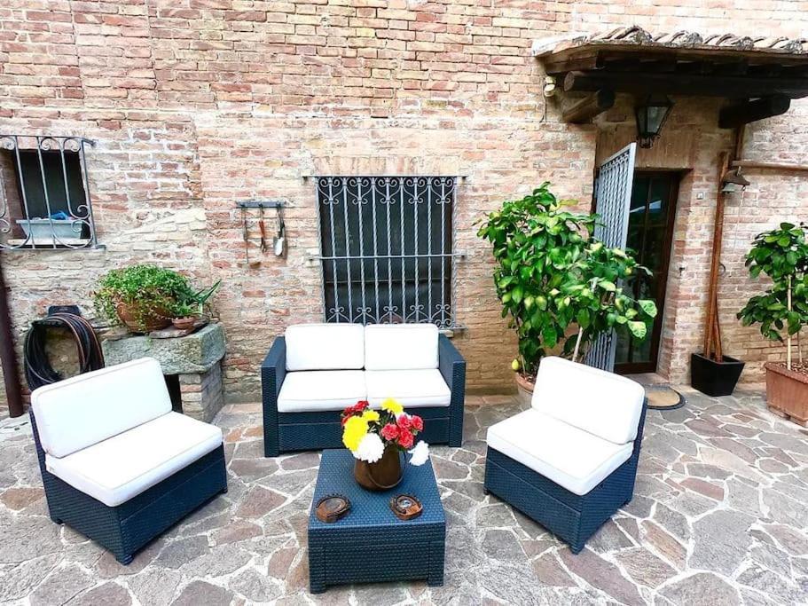 Casa Lazzaro Al Centro Di Siena Villa Bagian luar foto