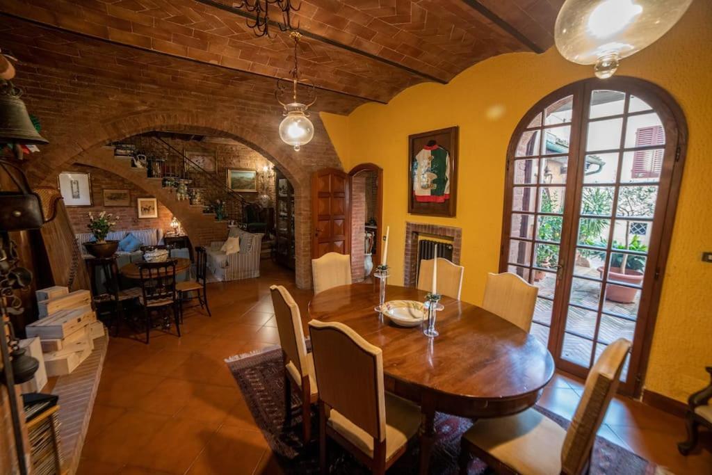 Casa Lazzaro Al Centro Di Siena Villa Bagian luar foto