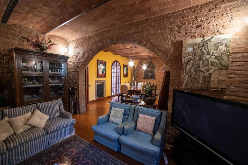 Casa Lazzaro Al Centro Di Siena Villa Bagian luar foto