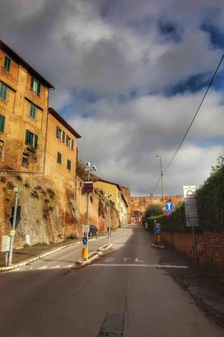 Casa Lazzaro Al Centro Di Siena Villa Bagian luar foto