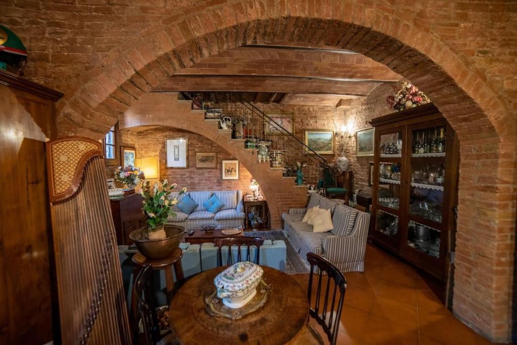 Casa Lazzaro Al Centro Di Siena Villa Bagian luar foto